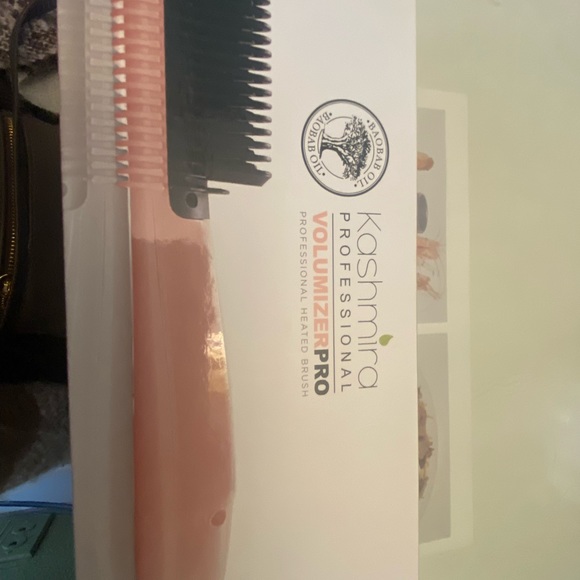 Kashmira Professional Volumizer Styling Brush - Picture 3 of 3